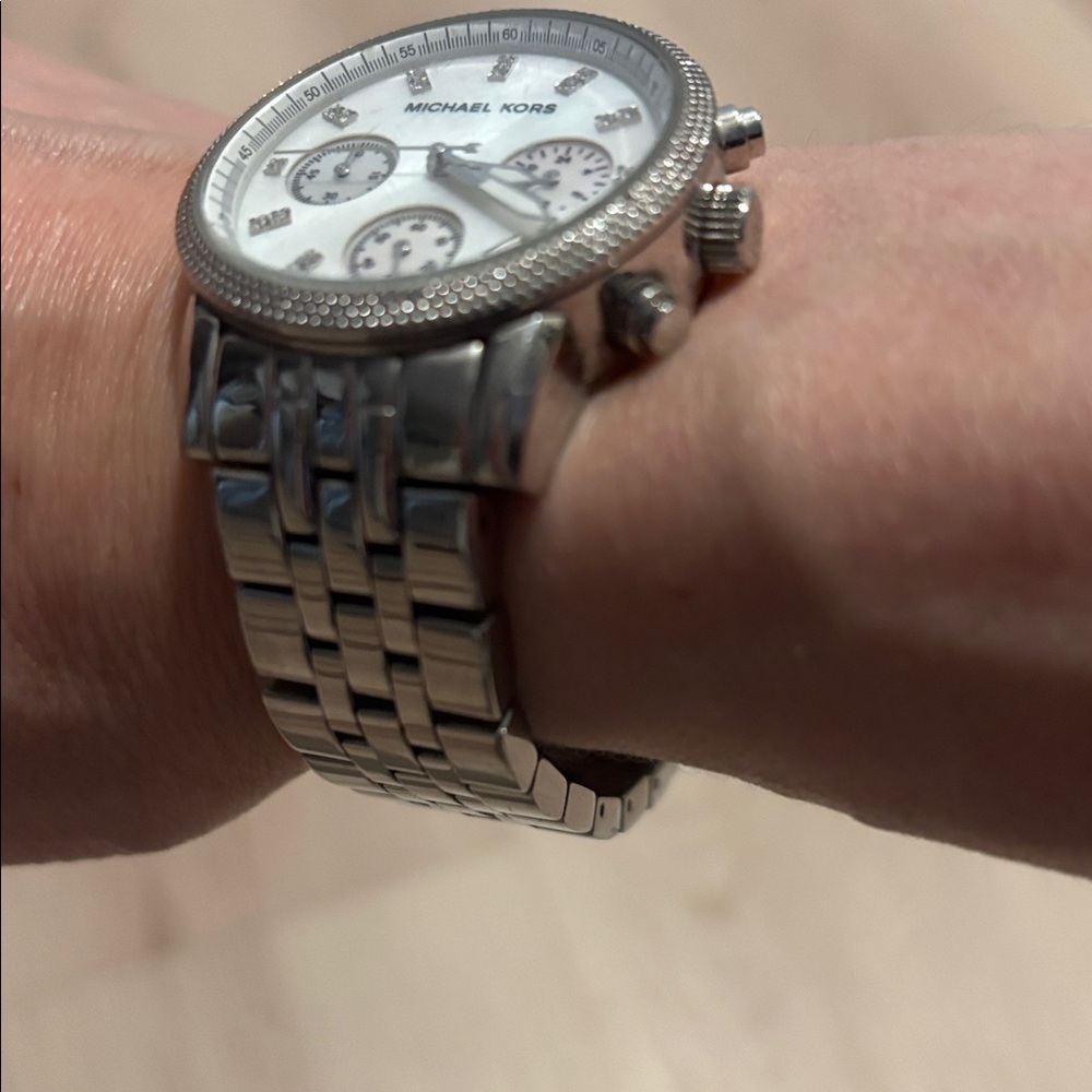 MICHAEL KORS Ritz Chronograph chrome date watch 5020 EUC - Picture 12 of 12